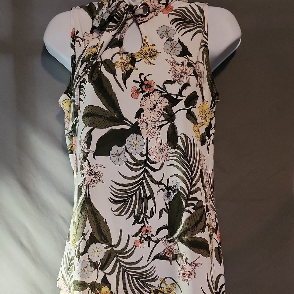Liz Claiborne Floral Top with Gold Accents - Picture 3 of 6